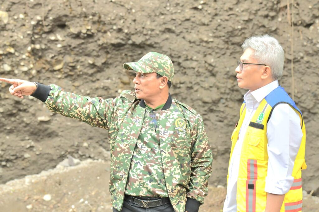 HRD bersama pejabat dari Direktorat Jenderal Bina Marga Kementerian Pekerjaan Umum di lokasi Jembatan Enang-Enang 27/12/2025